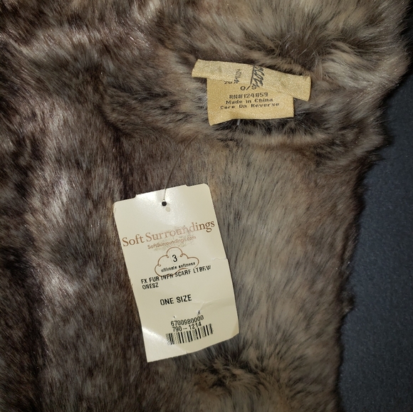 Upcountry by Du Monde Faux Fur Infinity Scarf Brown - Picture 3 of 10